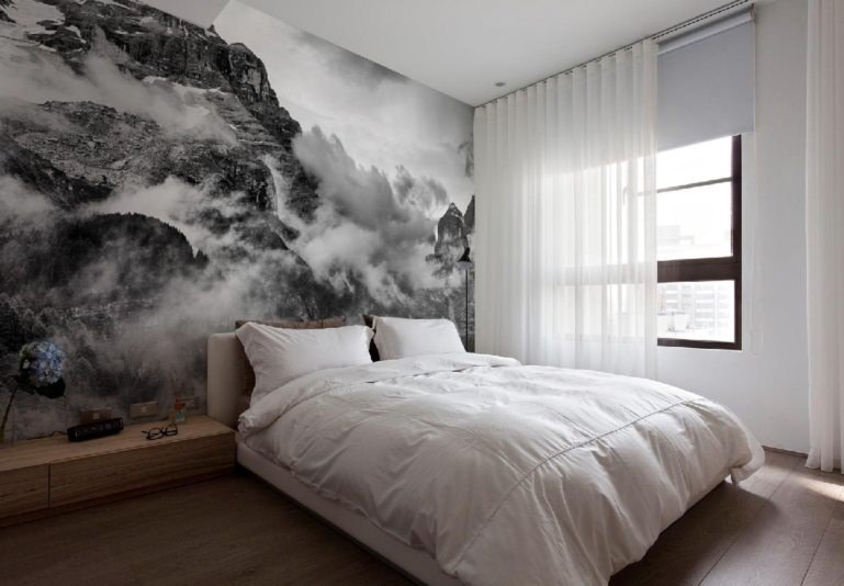 Photowall-paper dans un intérieur de chambre à coucher de 12 mètres carrés