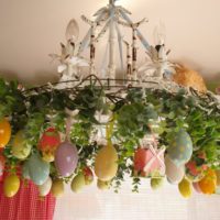 Decoration of a chandelier with Easter cakes for Easter