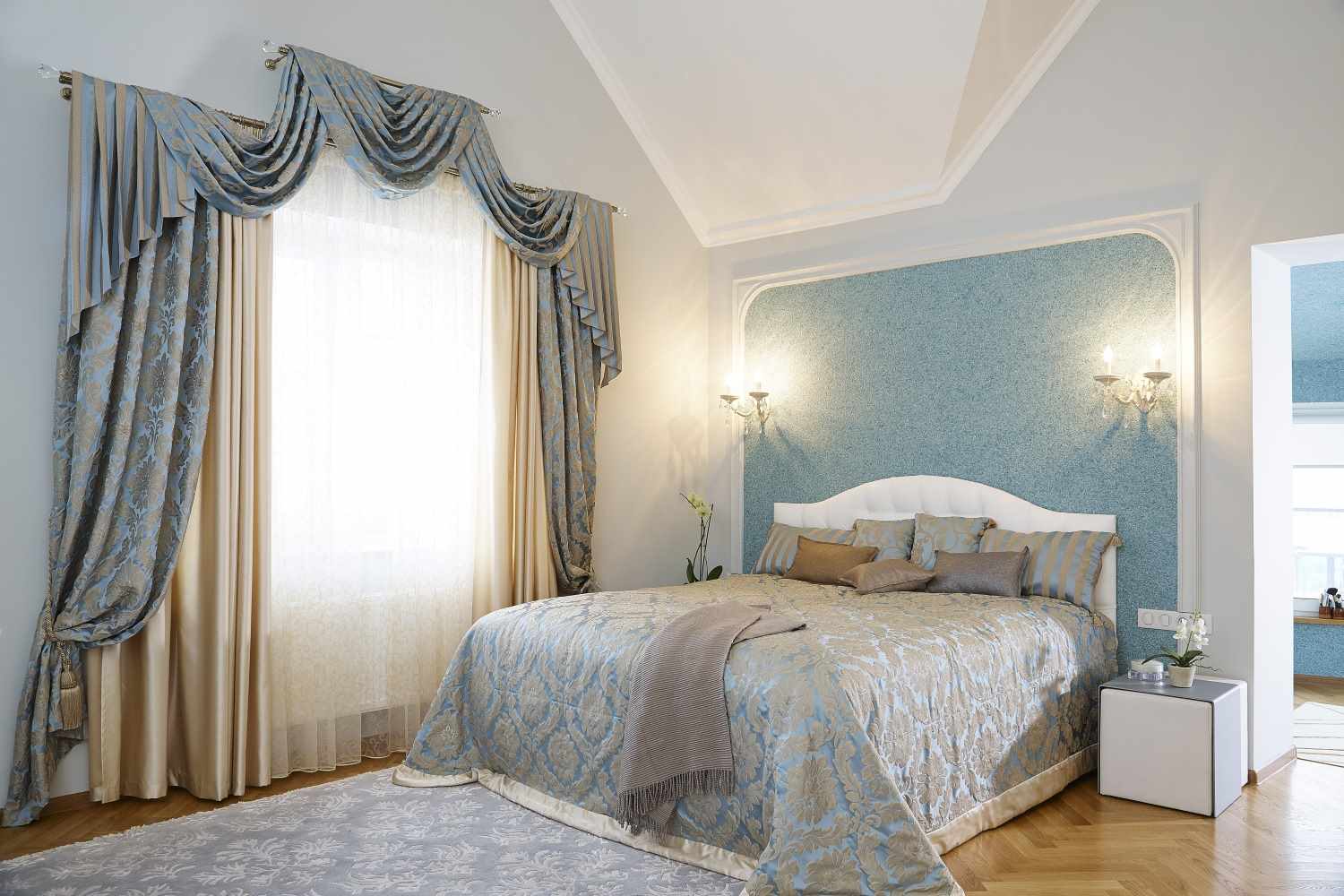 the idea of ​​bright decoration of the style of the walls in the bedroom