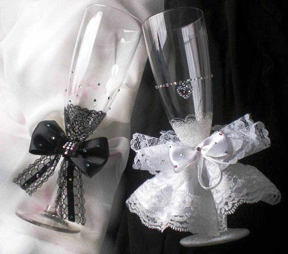 a variant of beautiful design of the style of wedding glasses