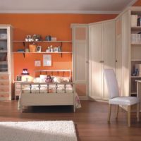 the idea of ​​combining light peach color in the design of an apartment photo