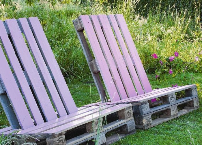 Do-it-yourself garden deckchairs from pallets