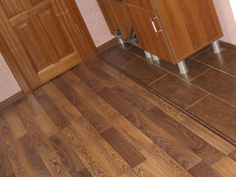 Laminate floor for parquet in the hallway