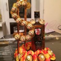 Bouquet avec cognac et bonbons pour hommes
