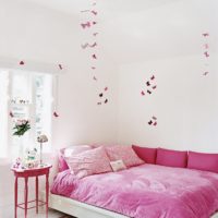 Children's room for the girl in pink shades