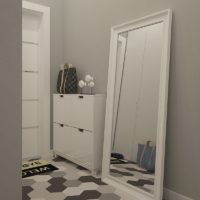 Specchio sul pavimento nel corridoio