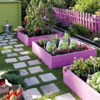 Do-it-yourself neat flower beds