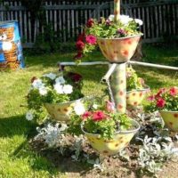 Garden crafts from old pots
