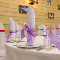 Vestuvių stalo dekoravimas popierinėmis servetėlėmis