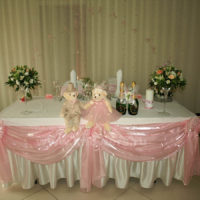 Vestuvių stalo dekoravimas minkštais žaislais