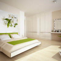 Luminosa camera da letto con un pannello su un muro bianco