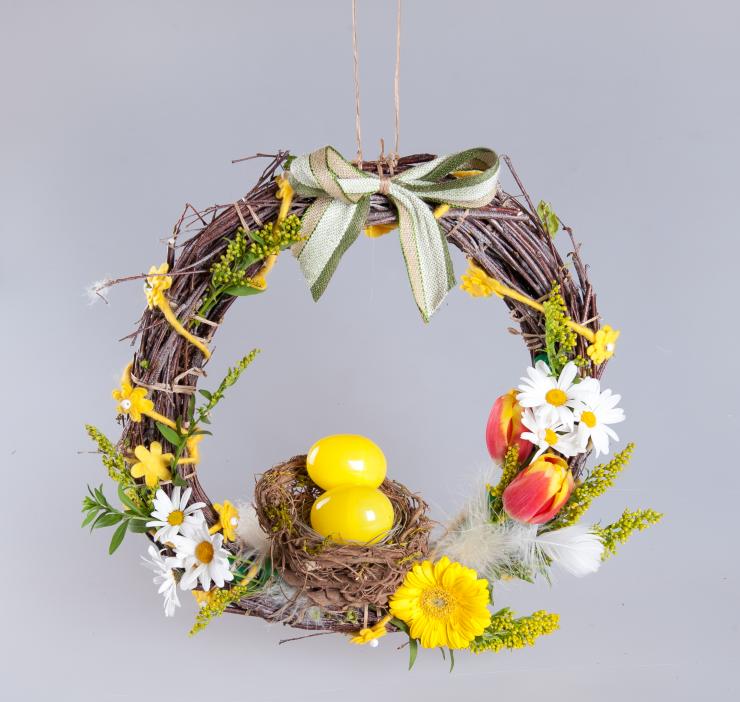 DIY easter wreath of willow twigs