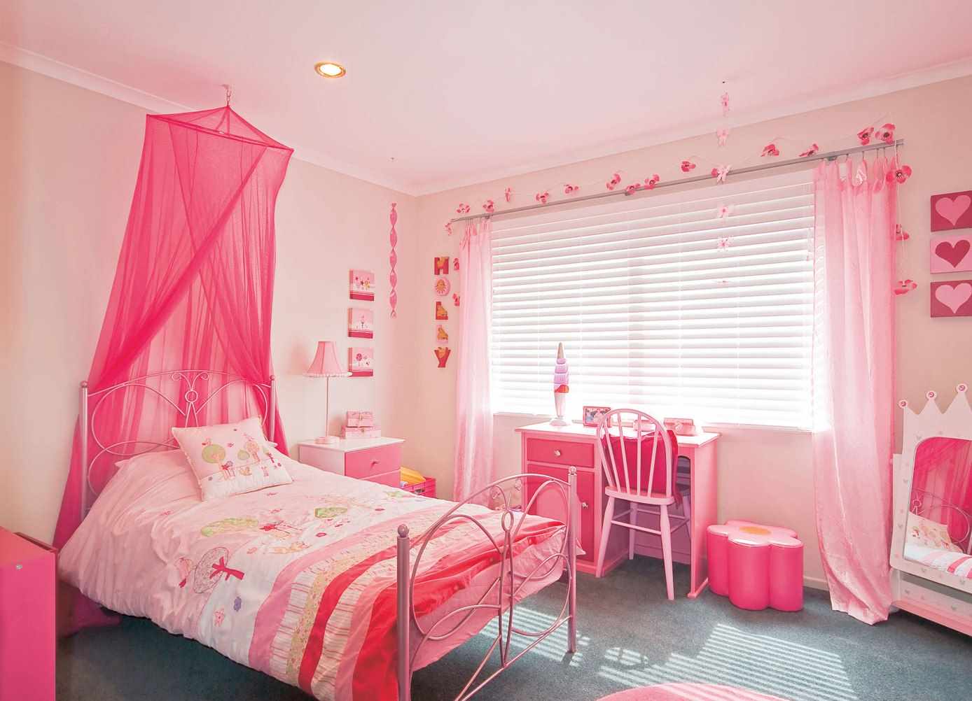 opzione per un interno luminoso camera da letto per una ragazza