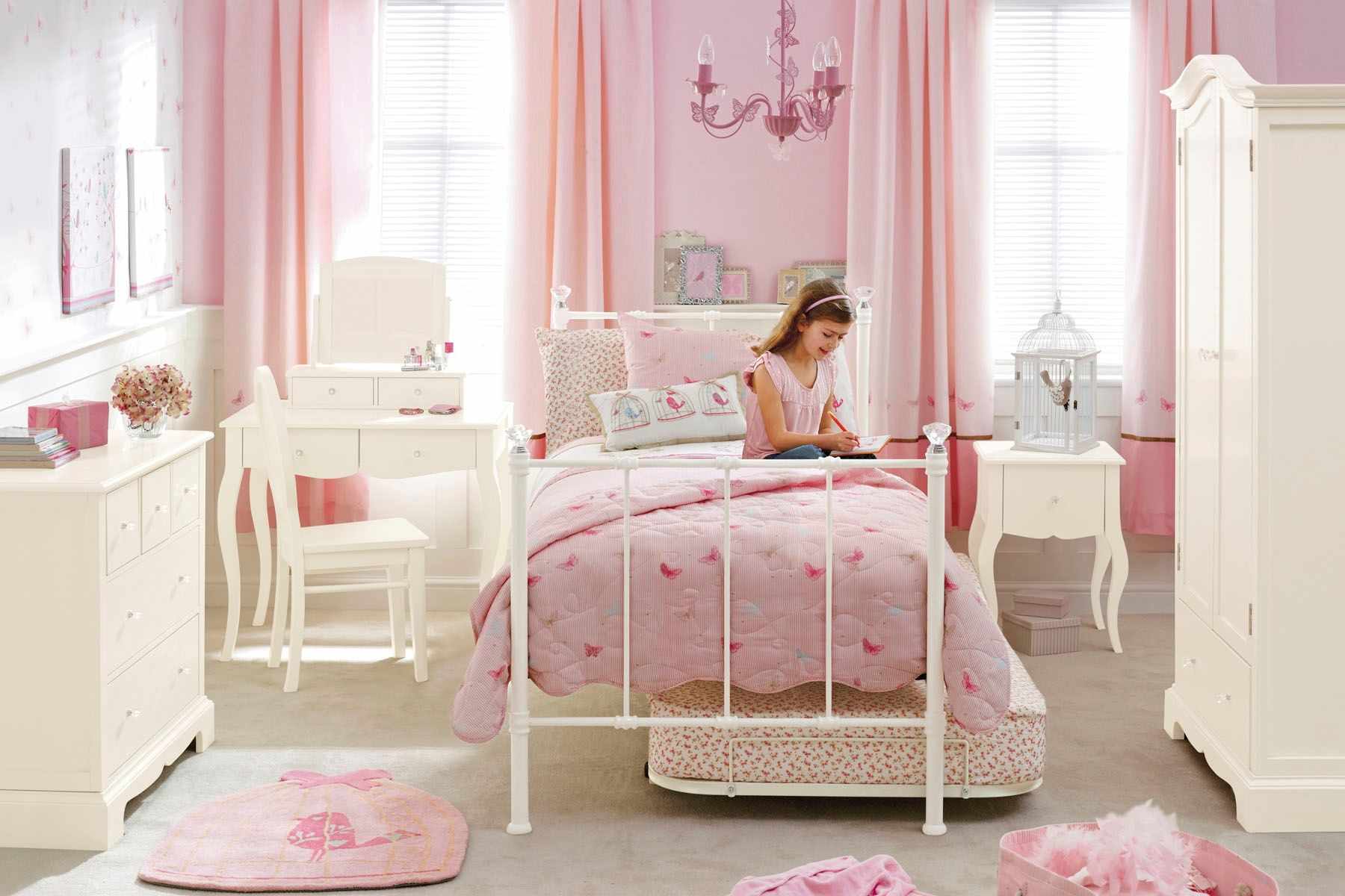 variant of a beautiful bedroom style for a girl