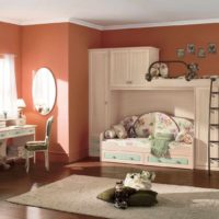 An example of a combination of an unusual peach color in the decor of an apartment photo