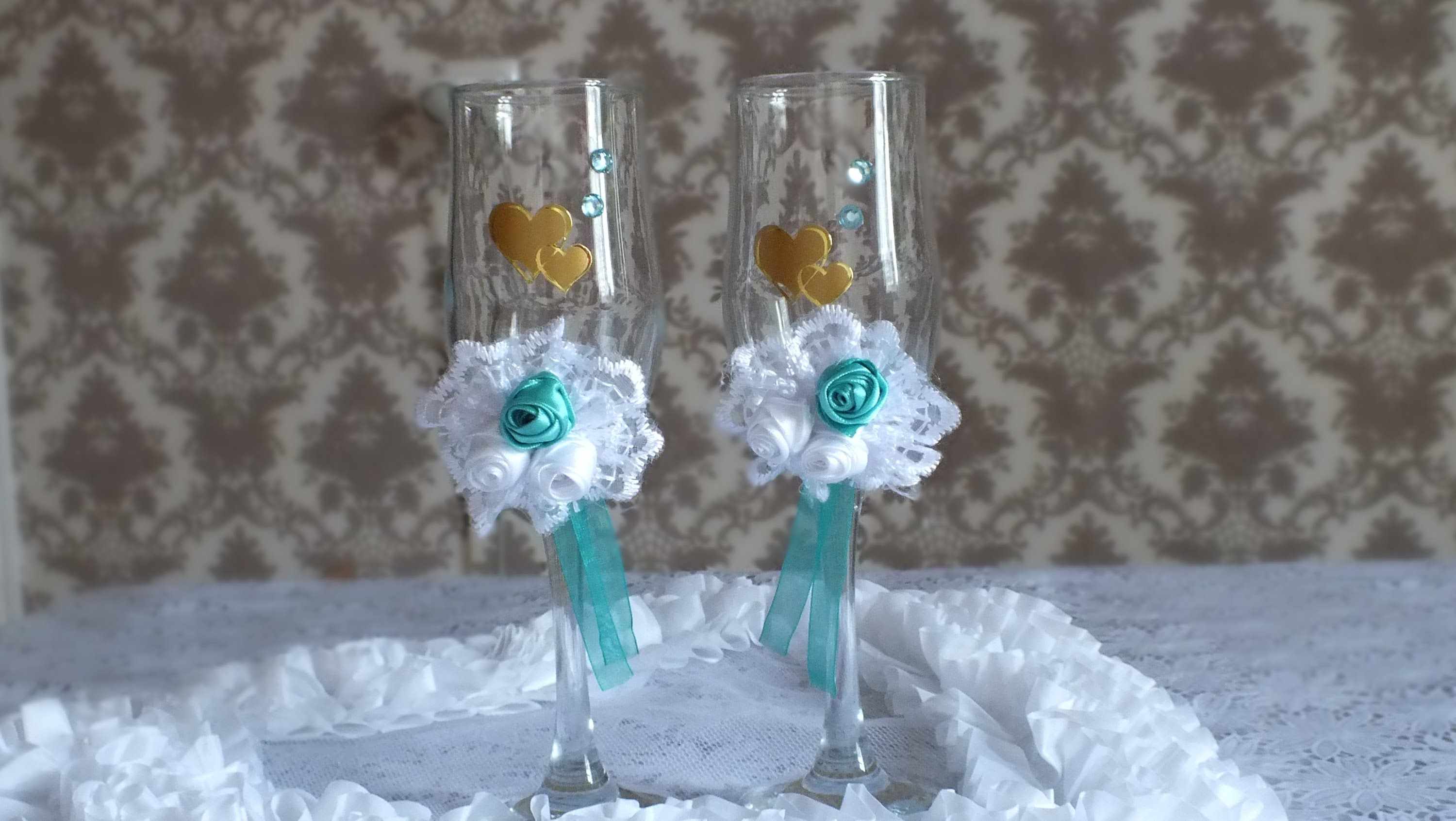 an example of unusual decoration of the style of wedding glasses