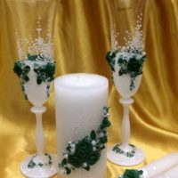 the idea of ​​a bright decoration of the decor of wedding glasses photo