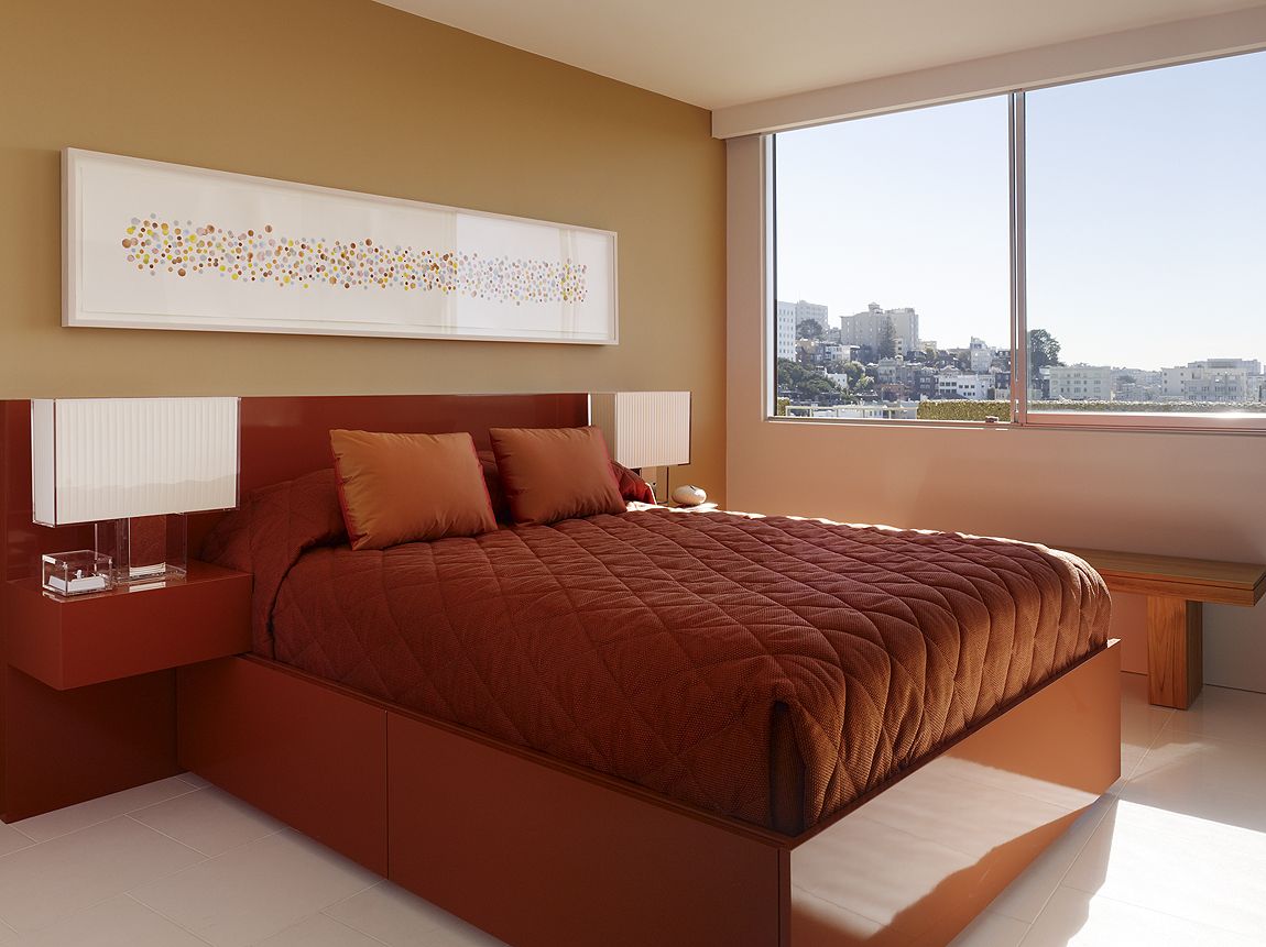 Design of a bedroom with a window without curtains