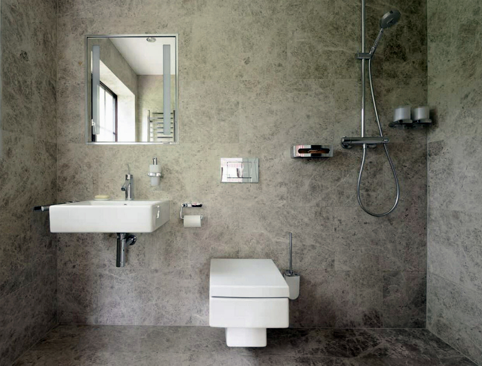 Intérieur de salle de bain combiné de style minimaliste