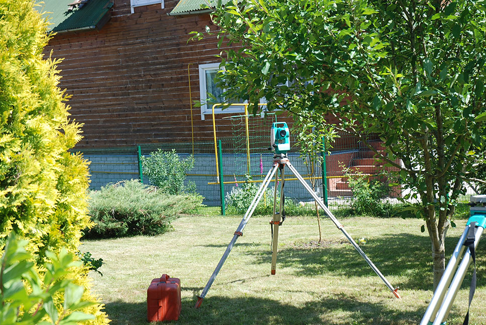 Geodetic GPS-receiver during the measurements of the suburban area