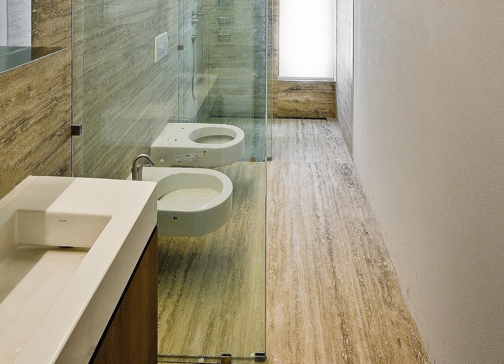 Zoning of a combined bathroom with a glass partition