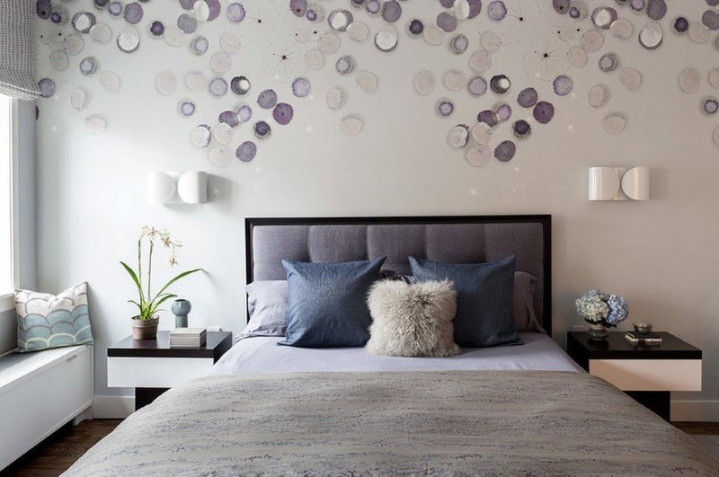 Проектирайте стена над главата на леглото в спалня с размери 12 квадратни метра