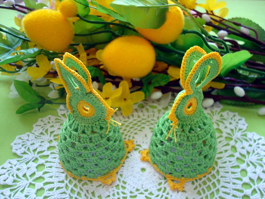 Do-it-yourself Easter chickens for holiday decor