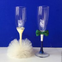 variant of unusual decoration of the style of wedding glasses photo