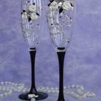 example of a vivid decoration of the decor of wedding glasses picture