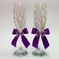 bright design option for the design of wedding glasses photo