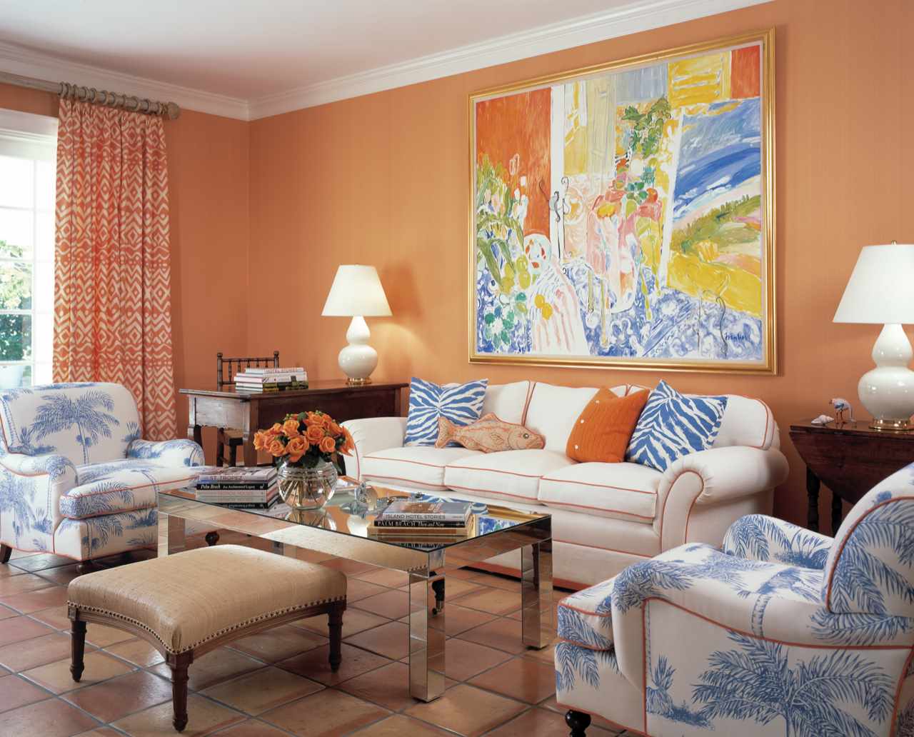 An example of a combination of bright peach color in the design of an apartment
