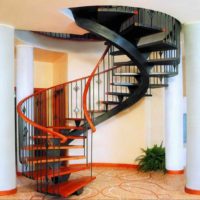 versione delle bellissime scale interne in una foto di casa onesta