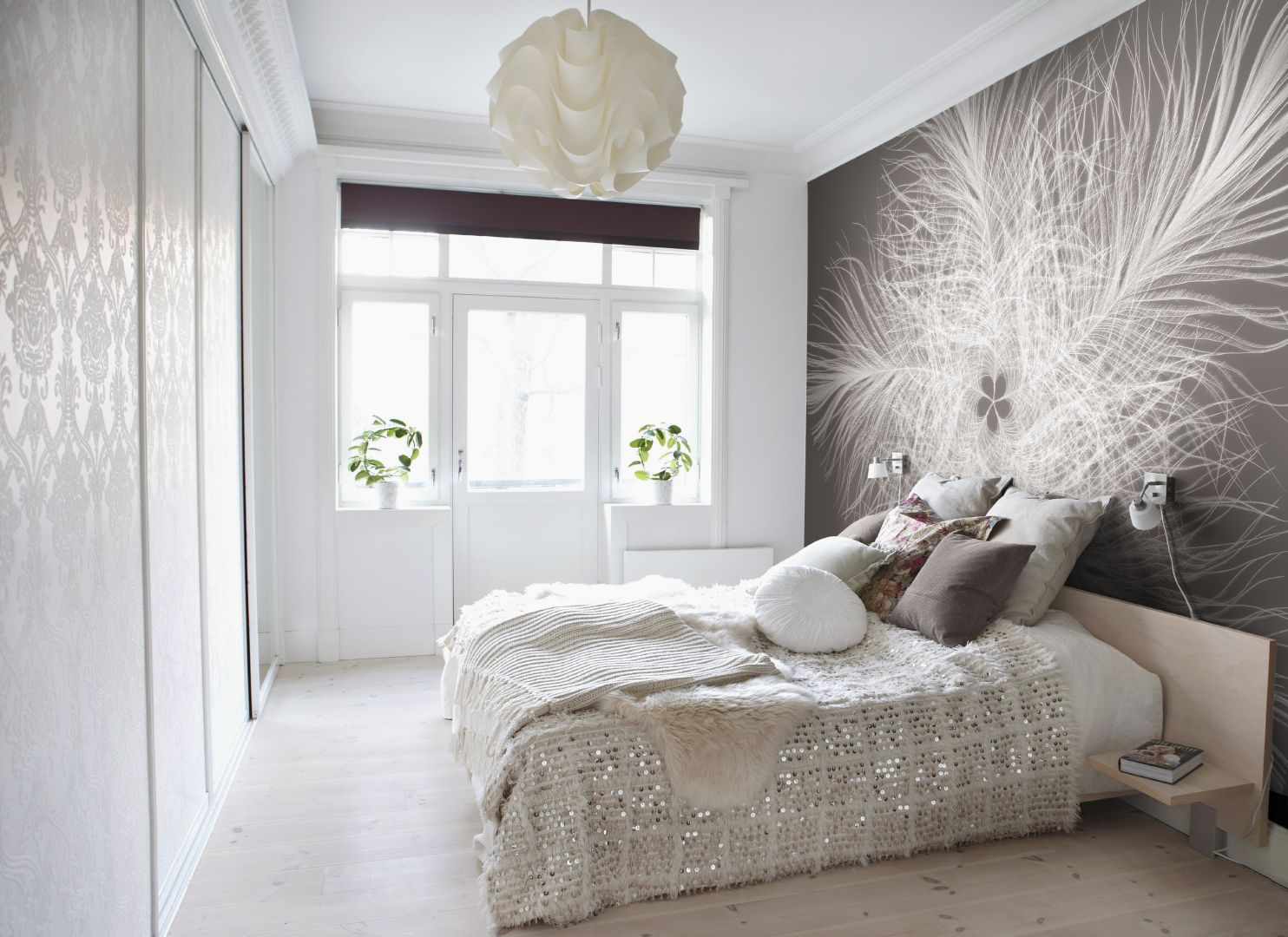 option of light decoration of the style of the walls in the bedroom