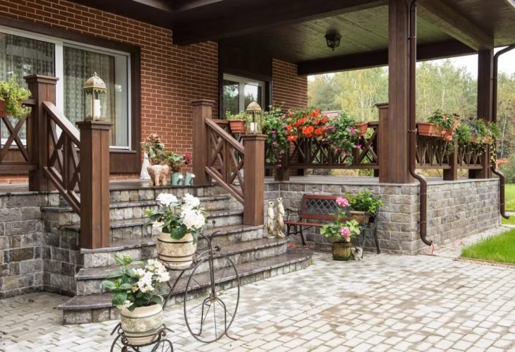 Porche ouvert avec porche en pierre naturelle