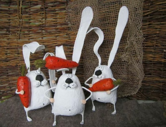 Papier-pasha decorative hare figures for interior decoration