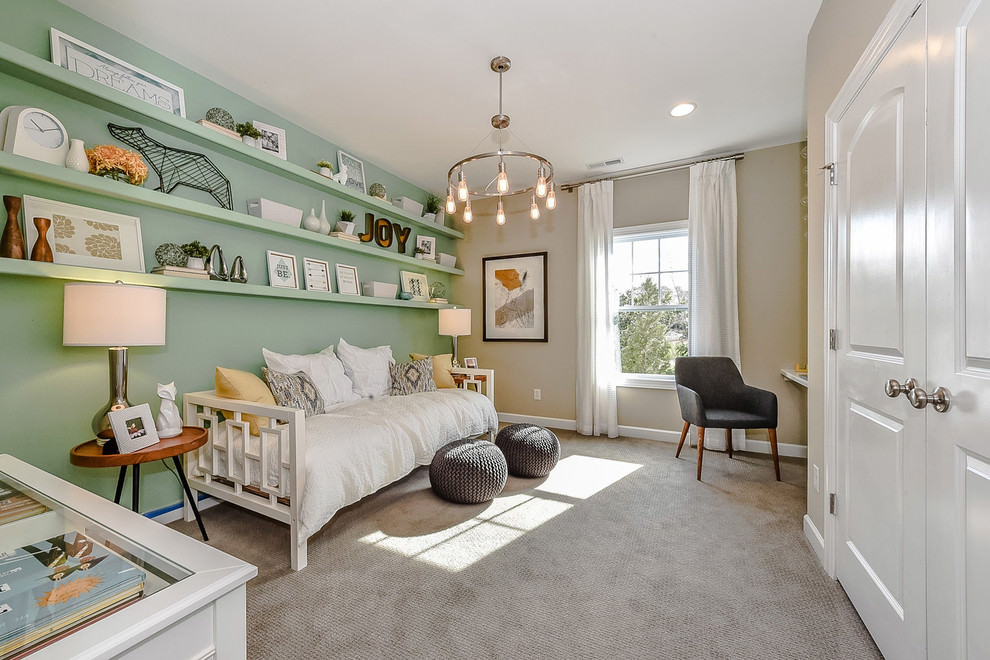 The combination of beige and mint in the living room