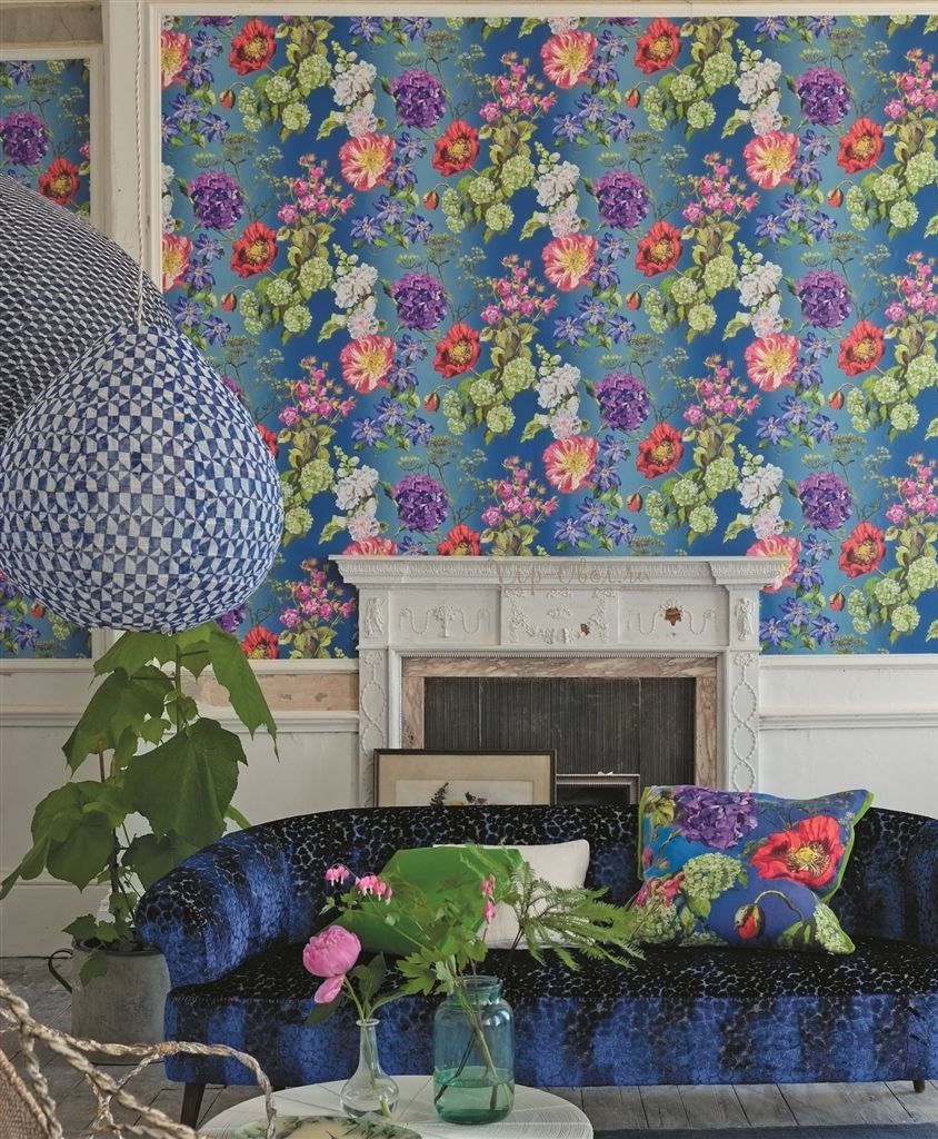 Floral paper wallpaper on the living room wall