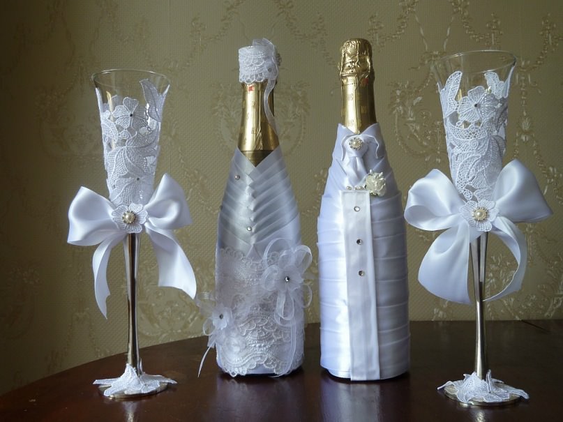 DIY bottle decoration for wedding with satin ribbon do it yourself