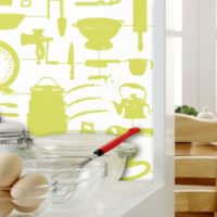 Decoration of the kitchen wall with stencil compositions