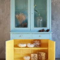 Do-it-yourself kitchen cabinet restoration