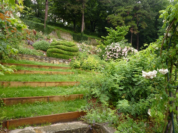 Garden slope with wooden terraces