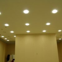 Drywall ceiling with integrated lights