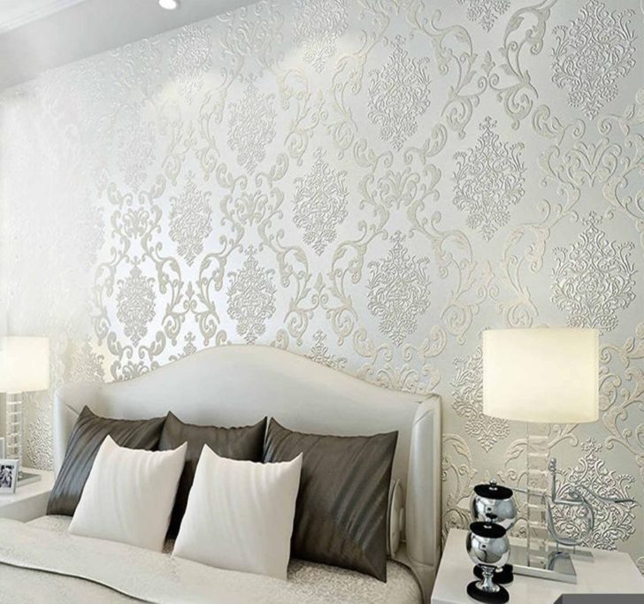 Non-woven wallpaper in the interior of the bedroom