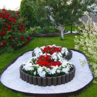 Flower bed with white gravel