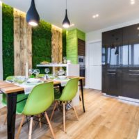 The combination of green moss and wooden surfaces in the interior of the kitchen
