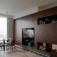 Brown wall in the men's living room