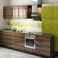 The combination of brown and olive colors on the facades of the kitchen