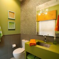 Design del bagno con calde tonalità verde oliva