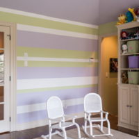 The combination of three colors in striped wallpaper
