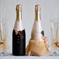 Belle bouteille design pour les mariés